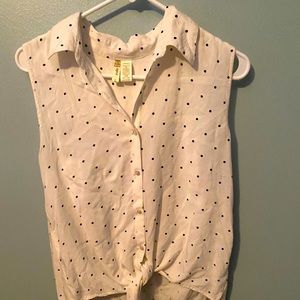 Sleeveless tie front top